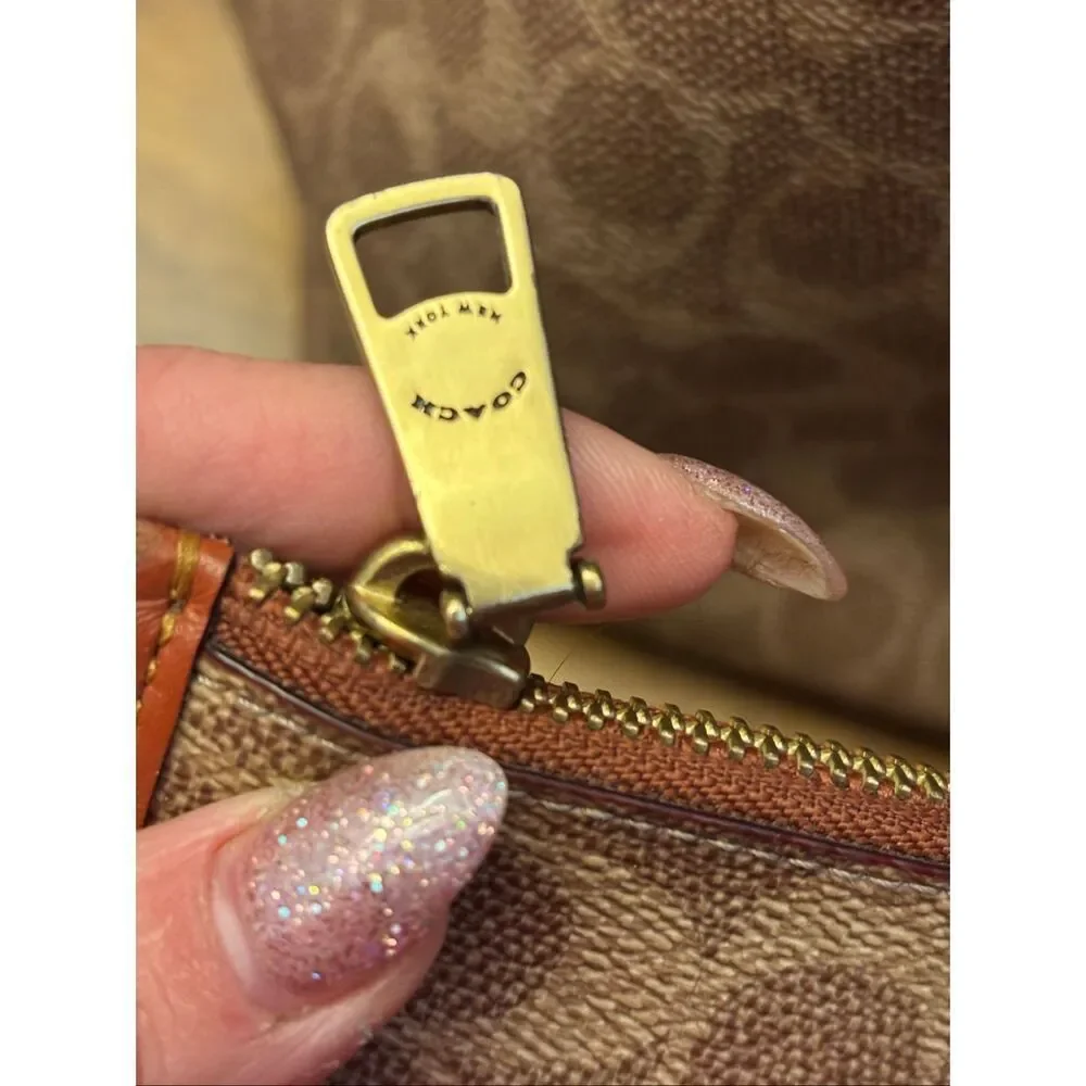 Coach women’s shoulder